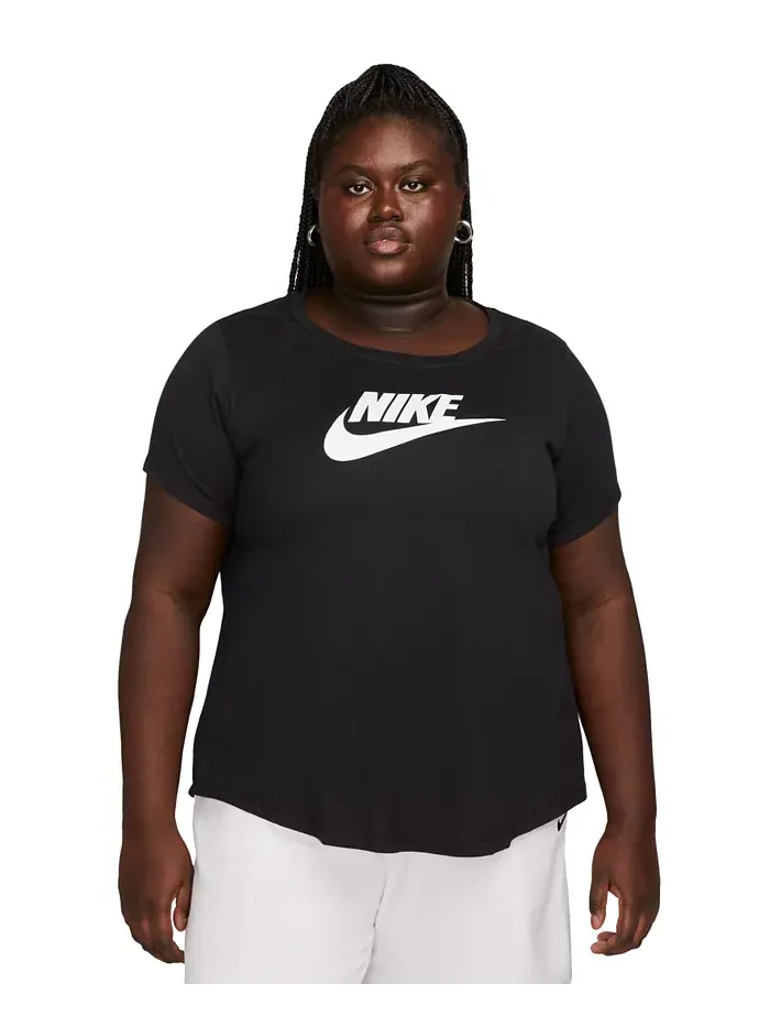 Футболка с коротким рукавом и логотипом Essential, Plus Size, для активного отдыха и спорта Nike — изображение 1 из 4