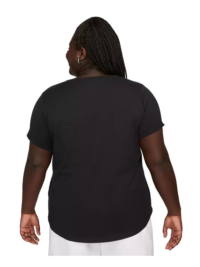 Футболка с коротким рукавом и логотипом Essential, Plus Size, для активного отдыха и спорта Nike — изображение 2 из 4