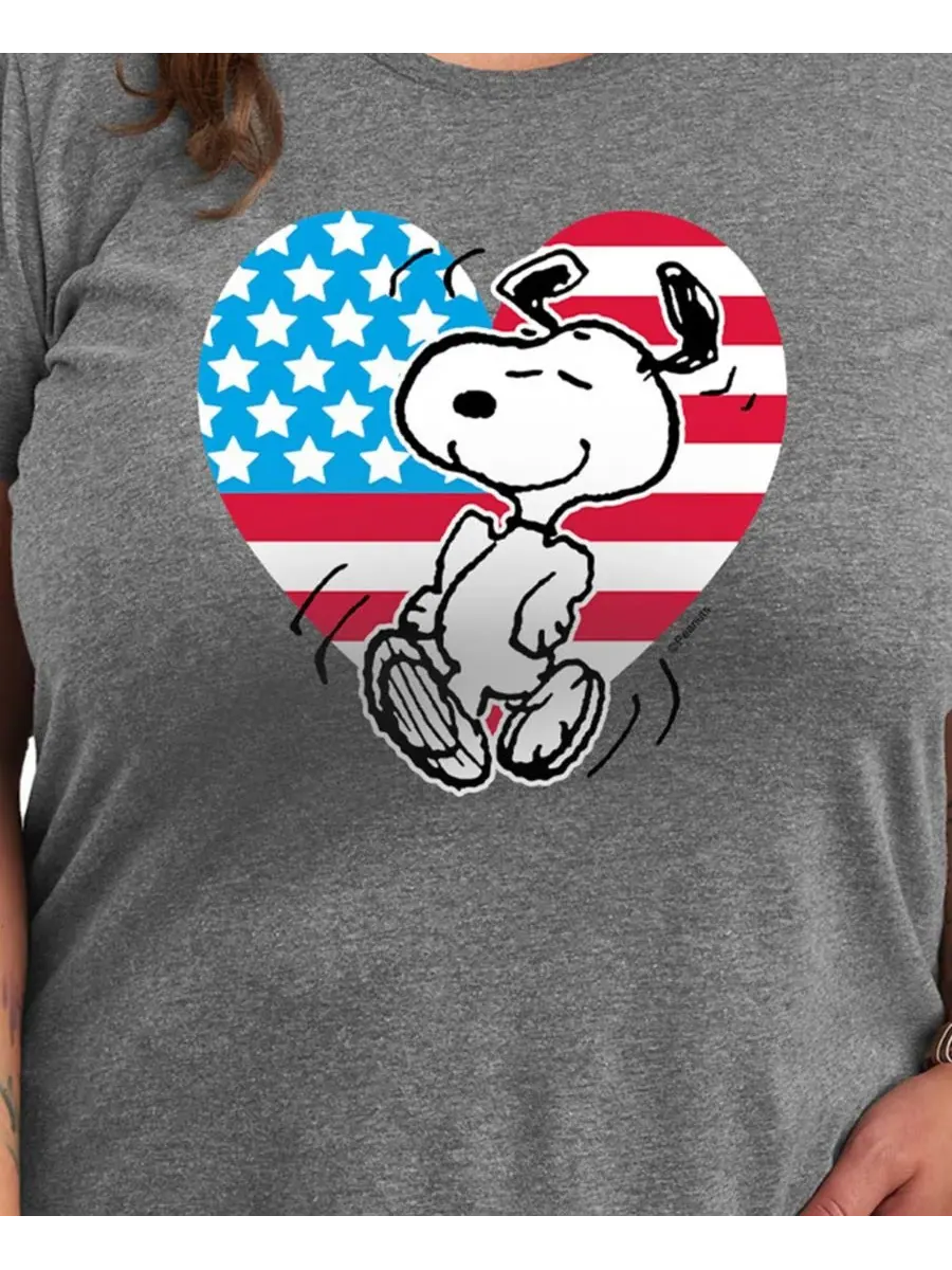 Футболка с круглым вырезом и графическим принтом «Peanuts Snoopy Americana» для полных женщин — изображение 3 из 3, серый