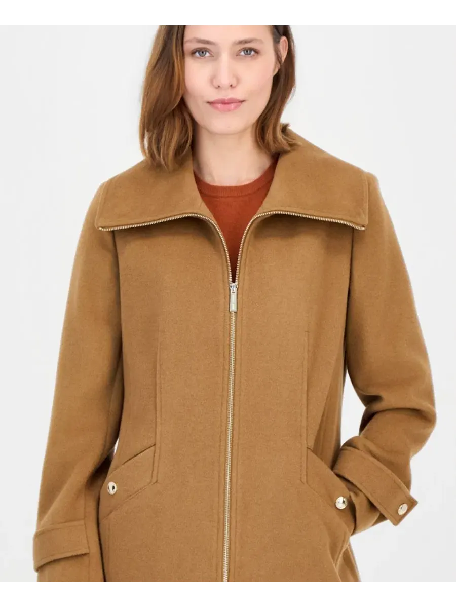 Пальто из шерстяной смеси с капюшоном Michael Kors Petite Wool-Blend Zip-Front Coat, Dk Camel — изображение 3 из 5