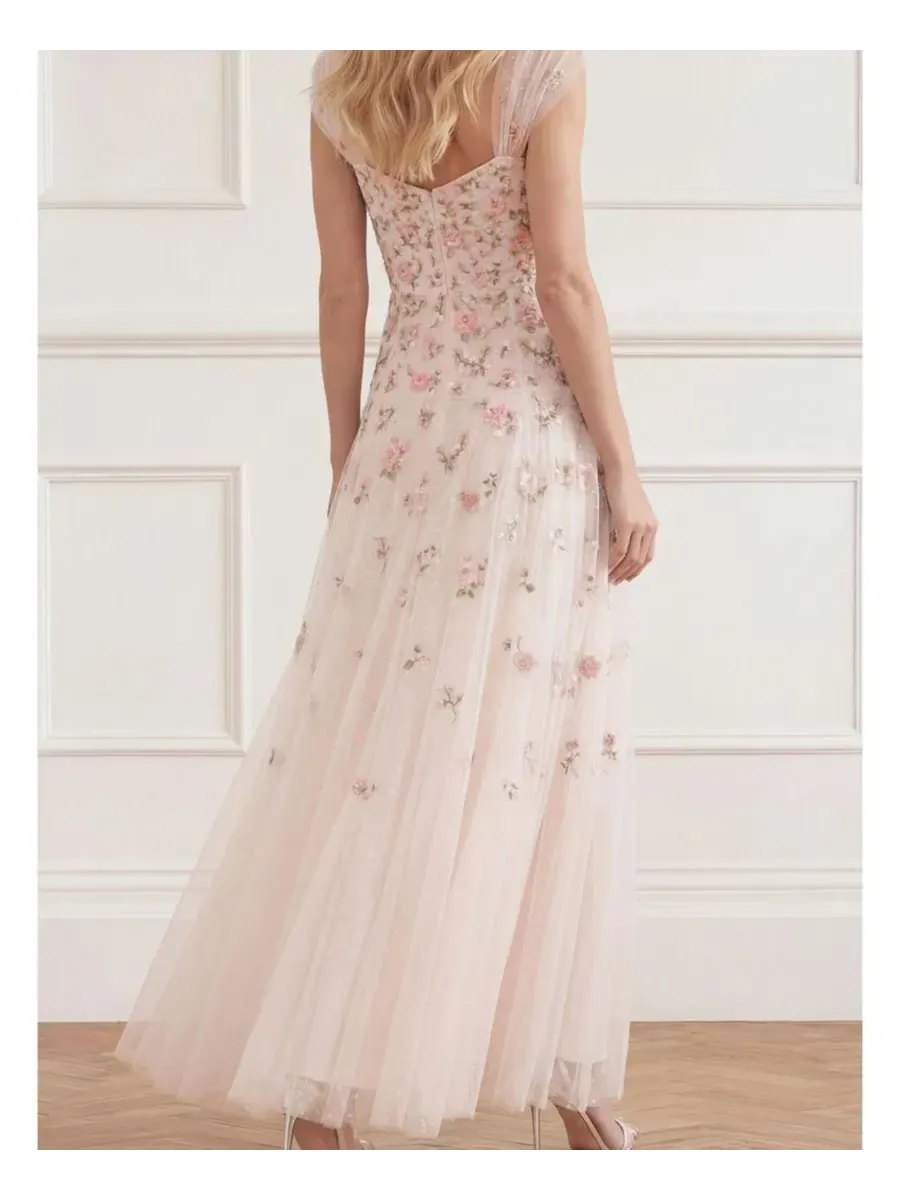 Платье в пол Mayflower Ditsy Ankle Gown Needle & Thread — изображение 2 из 4, бежевый