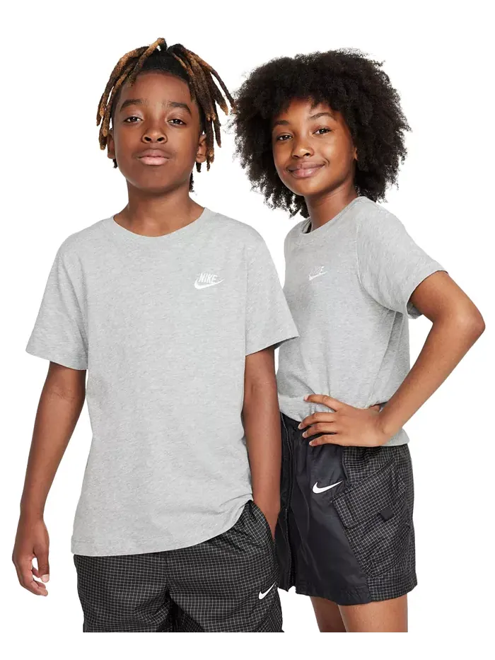 Футболка Big Kids Sportswear с вышитым логотипом и принтом Nike — изображение 1 из 6, серый