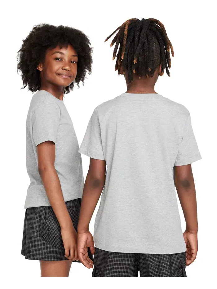Футболка Big Kids Sportswear с вышитым логотипом и принтом Nike — изображение 2 из 6, серый