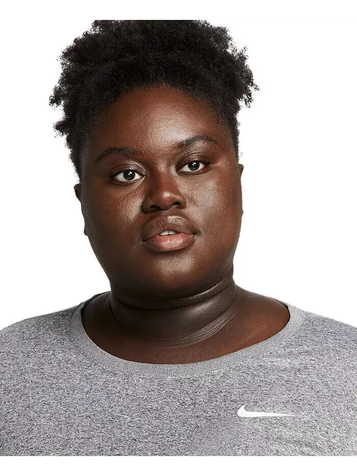 Женская футболка с короткими рукавами Active Dri-FIT больших размеров с логотипом Nike — изображение 3 из 5, черный///белый