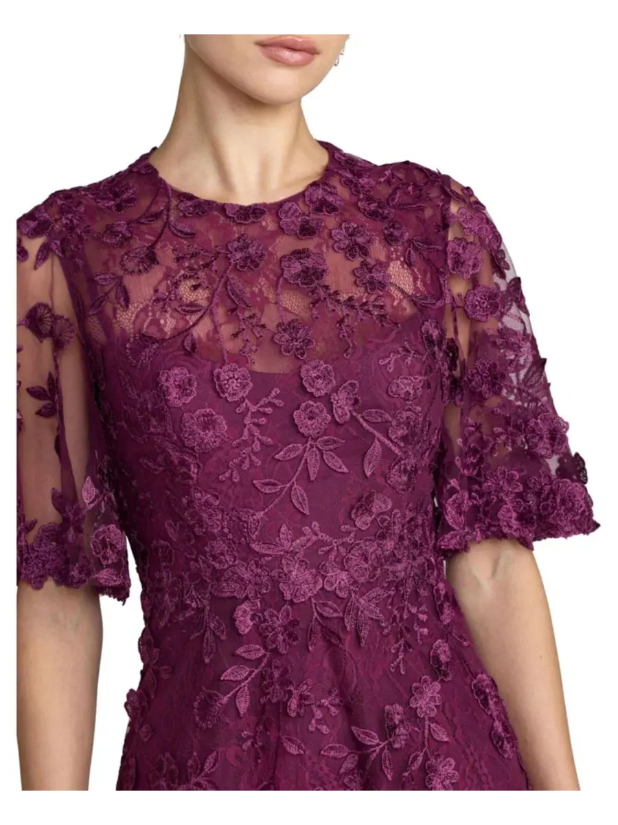 Платье миди с вышивкой и рукавами-крылышками, Petite Flutter Sleeve Embroidered Midi Dress Mac — изображение 3 из 3, баклажан