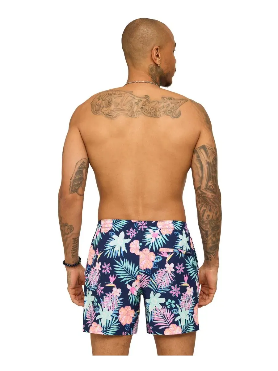 Мужские плавки The Tropic Like Its Hots Classic 55 дюймов Chubbies — изображение 3 из 3, темно-синий