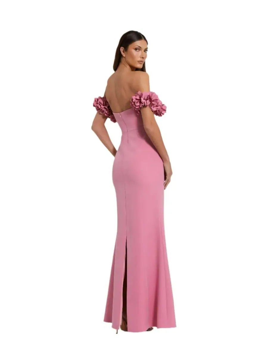 Mac Duggal Женское платье из крепа с открытыми плечами и объемными цветами — изображение 2 из 3, розовый