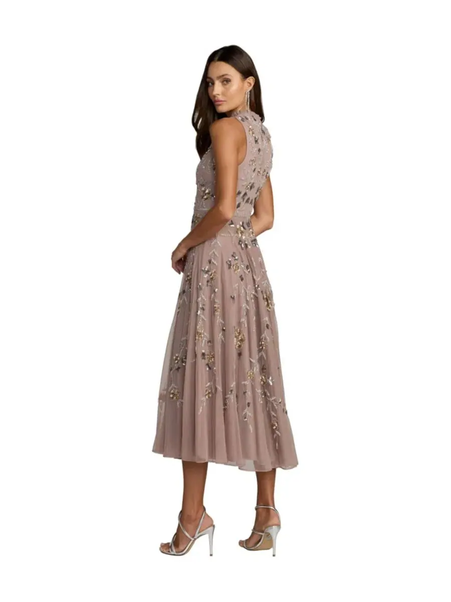 Платье миди с пайетками и рюшами, без рукавов, модель Embellished High Neck Butterfly Sleeve Gown — изображение 2 из 3, тауп