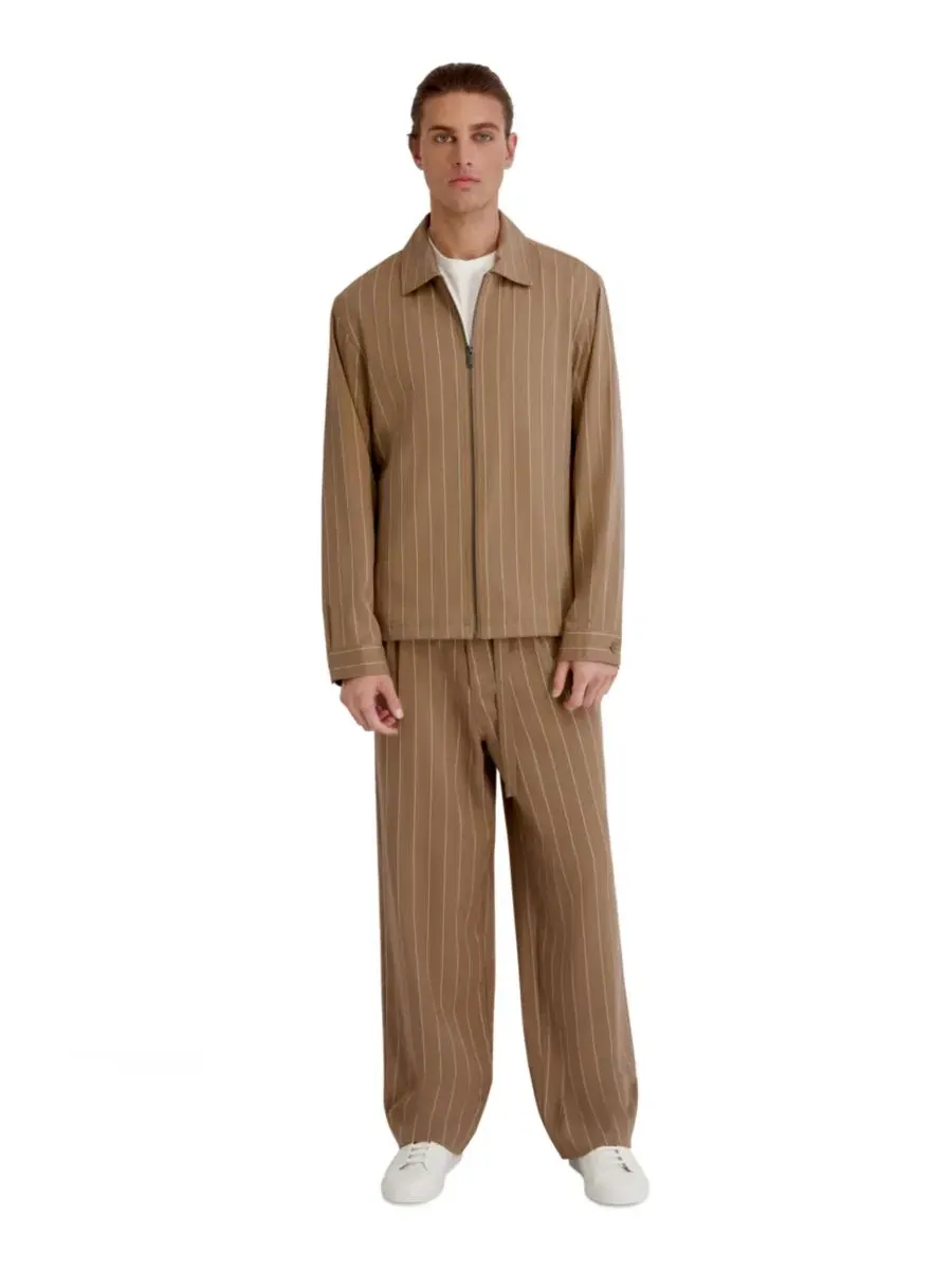 Мужской жакет с принтом в полоску, модель Stripe Regular-Fit KARL LAGERFELD PARIS — изображение 2 из 4, бежевый