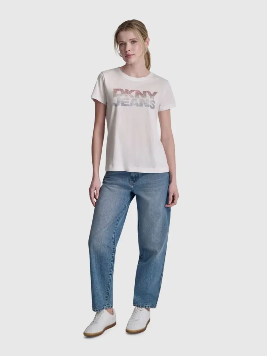 Футболка с принтом Stacked Ombre Mini Rhinestone Logo DKNY Jeans — изображение 2 из 5, белый/красный синий