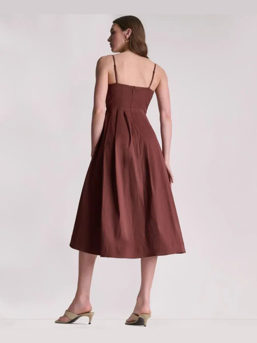 Платье миди без рукавов с запахом BCBG, Espresso Dusk — изображение 10 из 11, бежевый