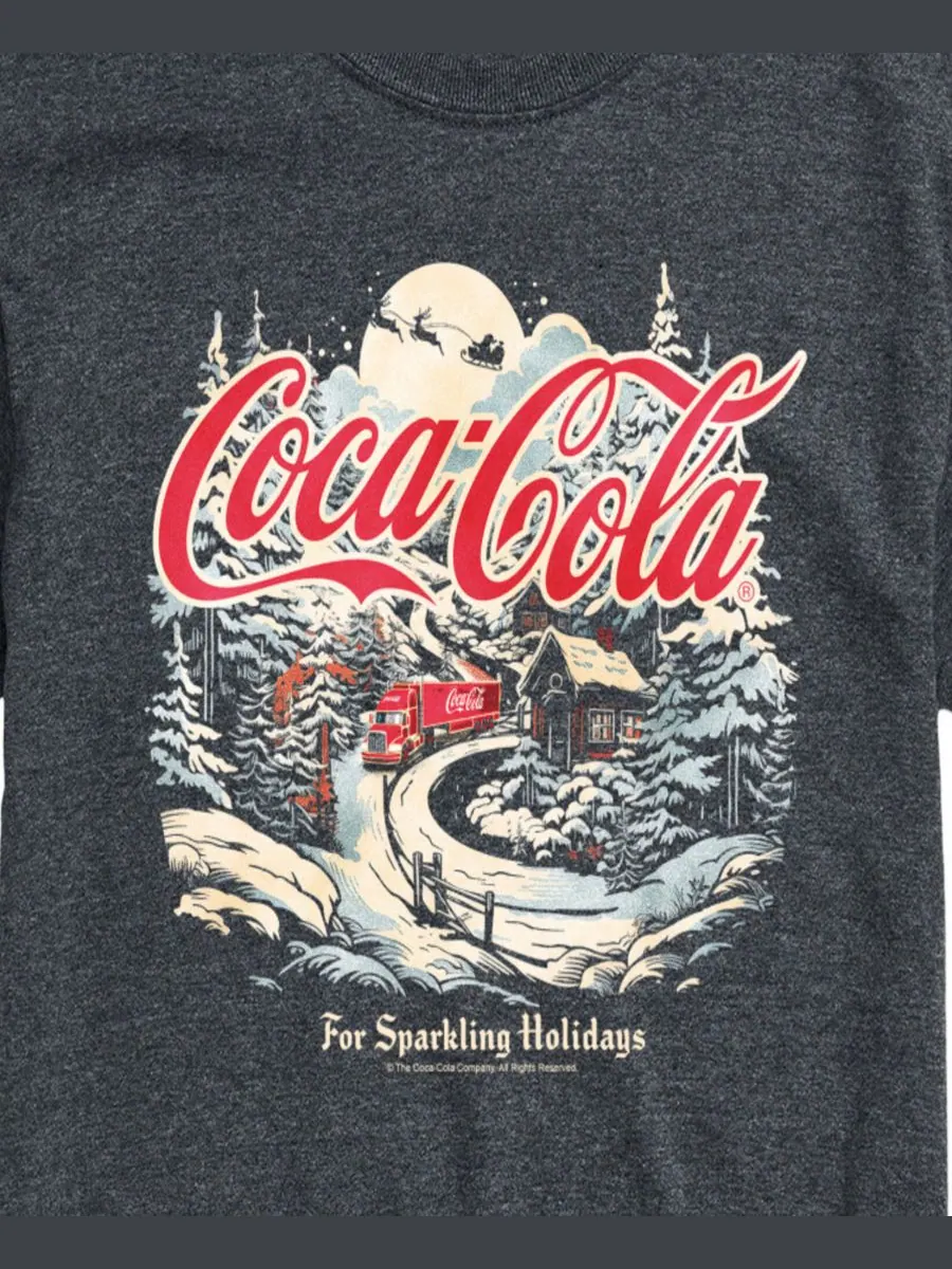 Мужская футболка с коротким рукавом и графическим принтом Coca-Cola Deliver Holiday Cheer AIRWAVES — изображение 2 из 3