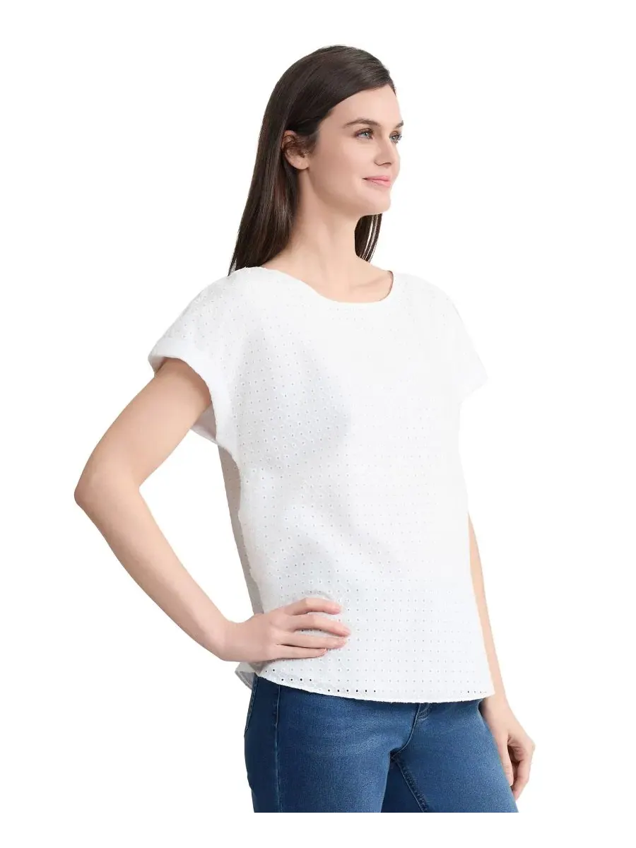 Топ с коротким рукавом и вырезом-лодочка Eyelet Boat Neck Button Detail Jones New York — изображение 2 из 4, белый