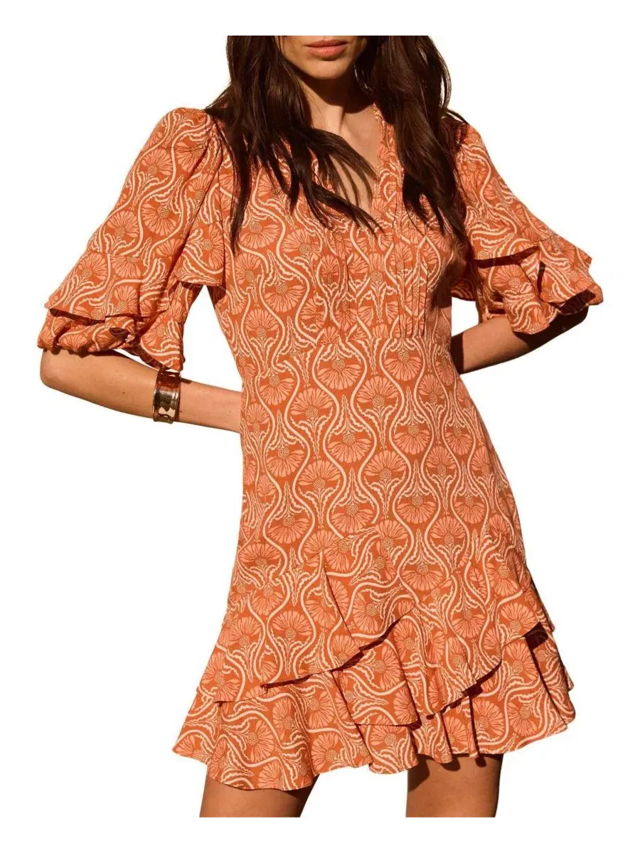 Платье мини с рюшами и V-образным вырезом, модель Printed Ruffle V-Neck Mini Dress Mint Velvet — изображение 1 из 3