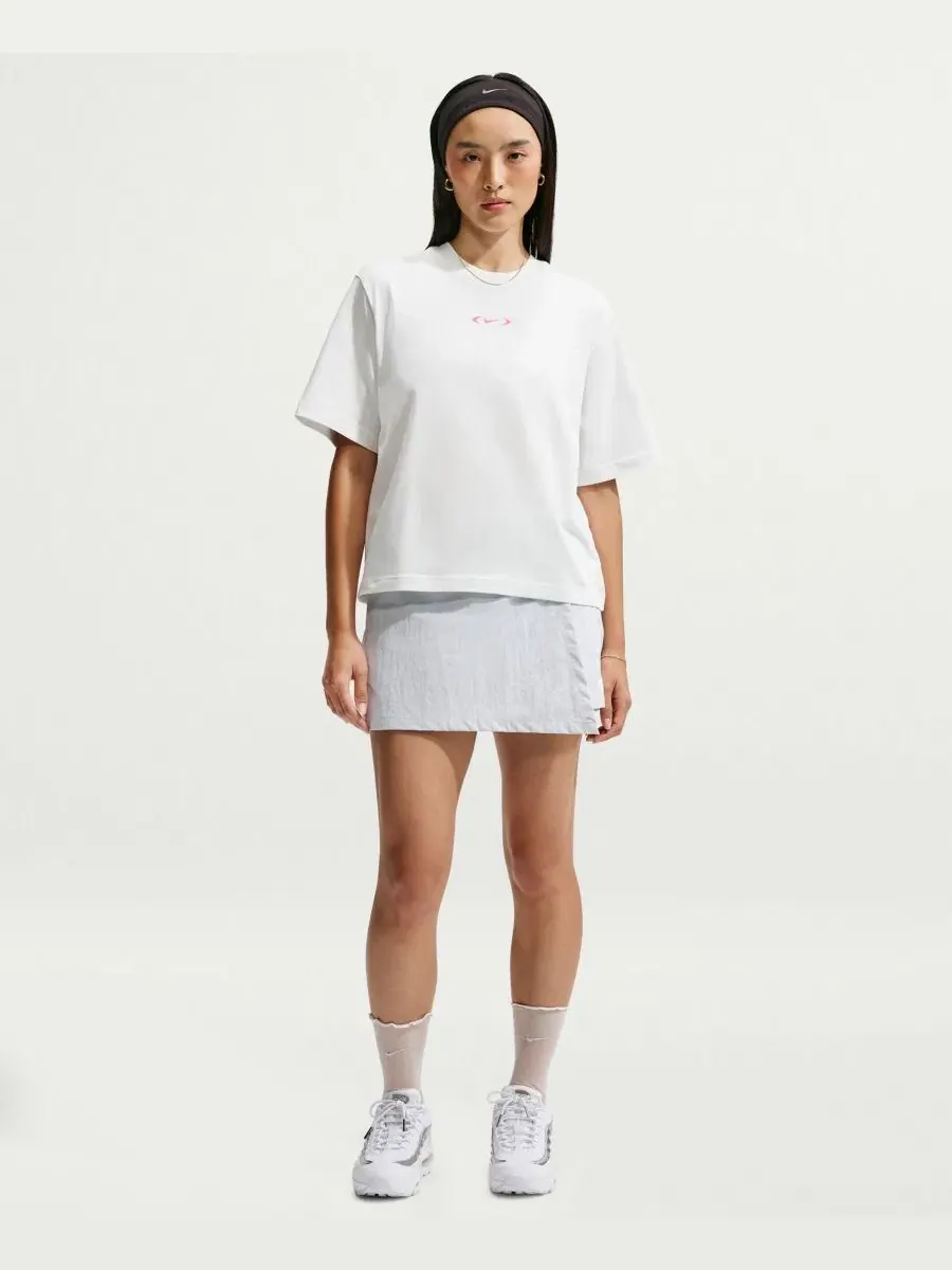 Футболка женская свободного кроя Sportswear Classic Nike — изображение 1 из 5, белый