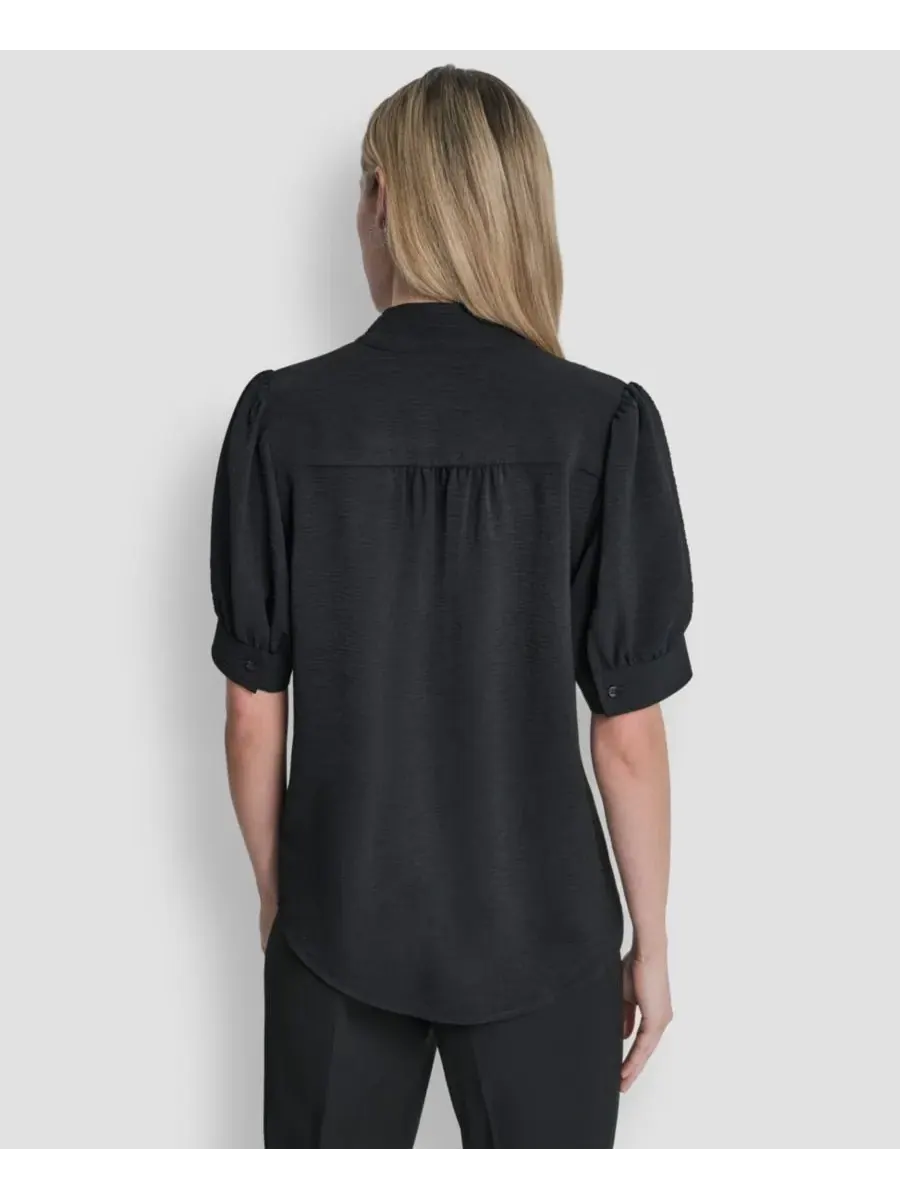 Женская блузка с воротником-стойкой из фактурной ткани DKNY — изображение 2 из 6, черный