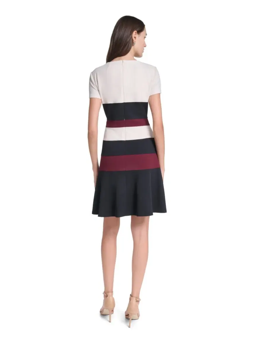 Платье-футляр с коротким рукавом и цветовым блоком Tommy Hilfiger — изображение 5 из 5, белый/черный