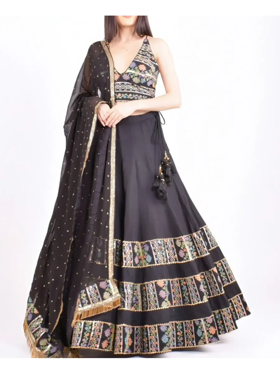Женский комплект Chaniya Choli с вышивкой пайетками Zoya RAAS — черный