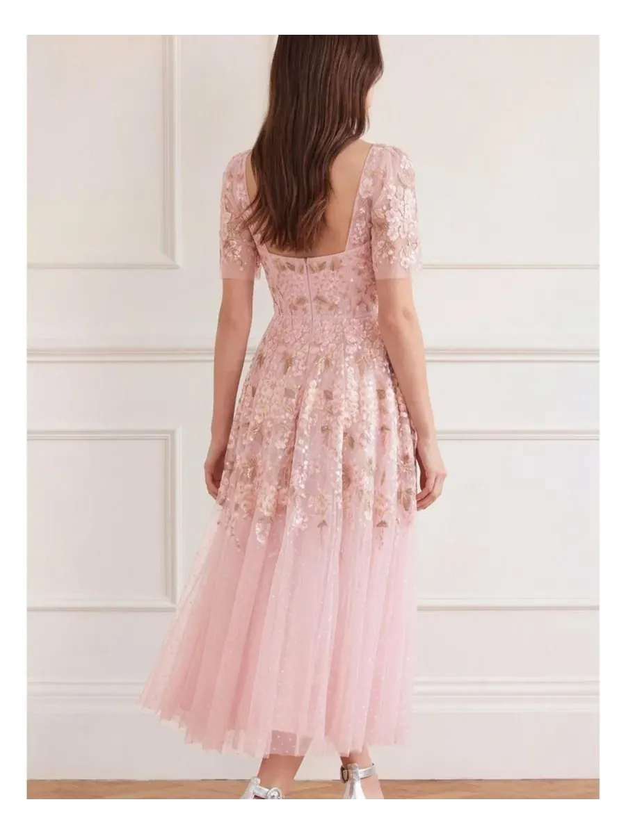 Платье с коротким рукавом Wisteria Sweetheart Needle & Thread — изображение 3 из 4, розовый