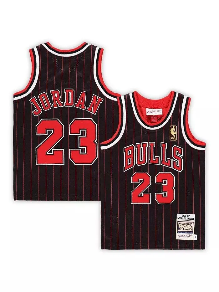 Аутентичный джерси из лиственных пород черного цвета Chicago Bulls 1996/97 с Майклом Джорданом для — изображение 2 из 4