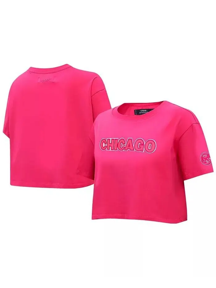 Женская розовая футболка Chicago Cubs Triple Pink с укороченным принтом Pro Standard — изображение 1 из 4