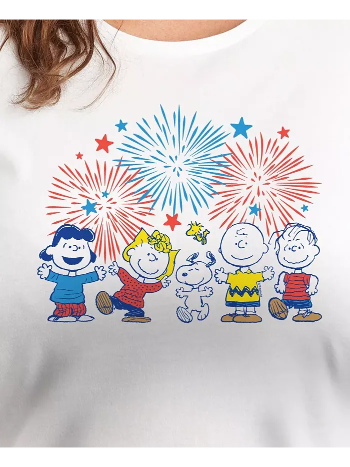Модная футболка с круглым вырезом Plus Size Peanuts 4th of July с принтом фейерверков Hybrid Apparel — изображение 3 из 3