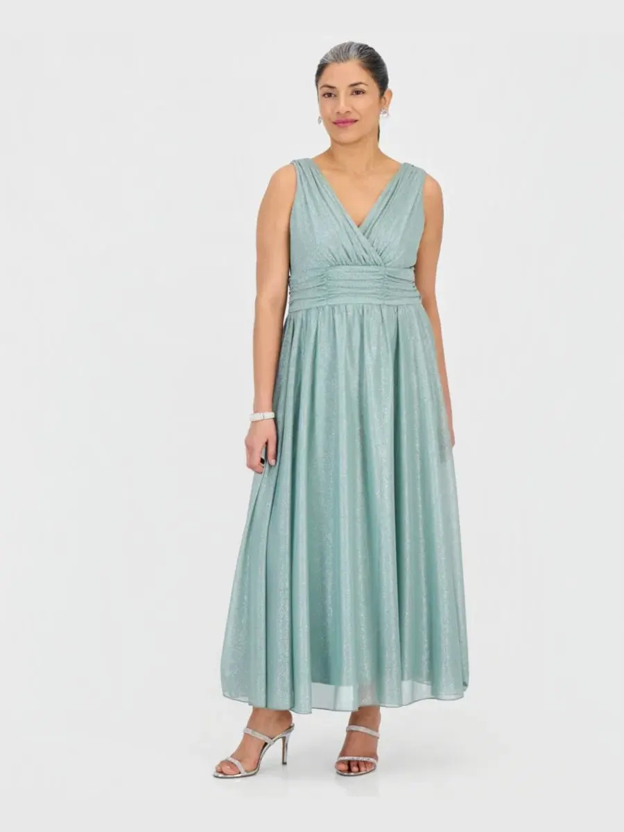 Платье-футляр без рукавов с запахом, модель Petite Surplice-Neck Sleeveless Shimmer Dress Connected — изображение 1 из 5