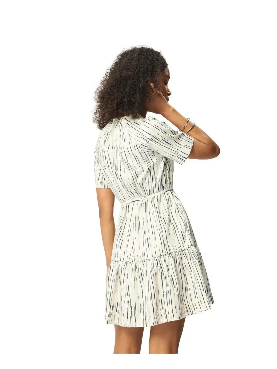 Платье-трапеция с абстрактной полосой и коротким рукавом, модель Abstract Stripe Dress Whistles — изображение 3 из 5