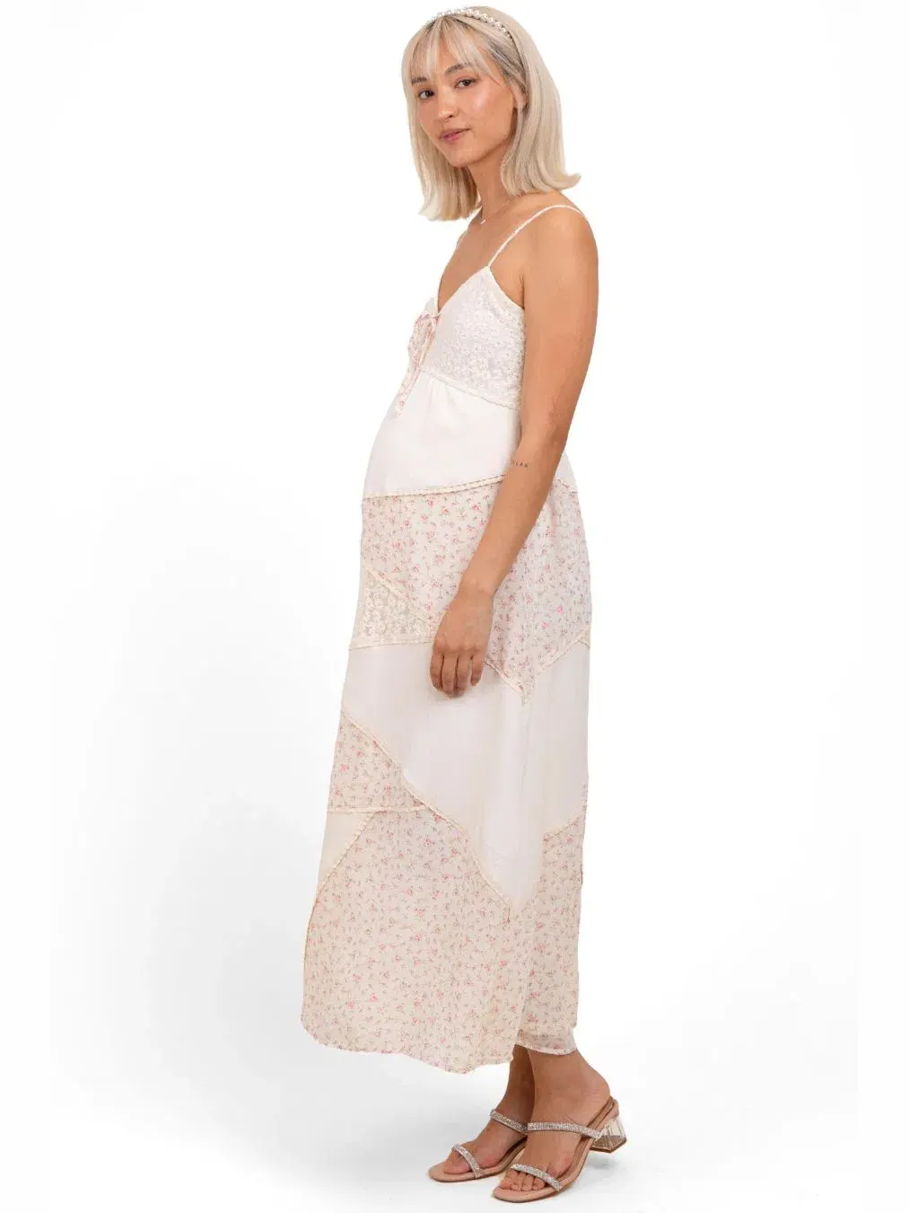 Платье для беременных с цветочным принтом, модель Floral Sweetheart Neck Midi Dress Pinkblush — изображение 2 из 3, бежевый