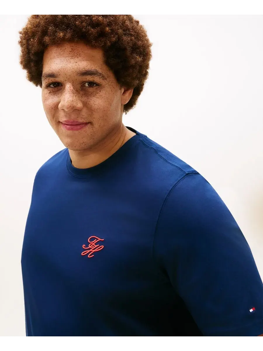 Мужская футболка большого размера с монограммой, стандартного кроя Tommy Hilfiger — изображение 3 из 4, темно-синий