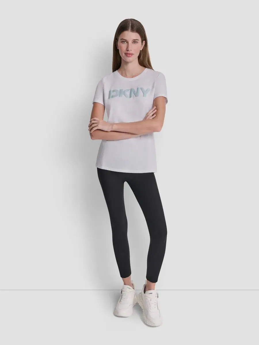 Женская футболка с круглым вырезом и объемным логотипом DKNY Sport — изображение 2 из 6, белый
