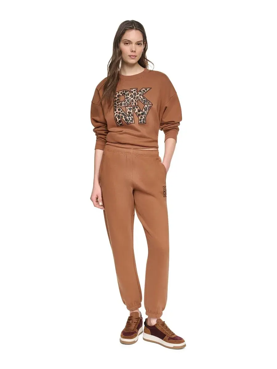 Спортивные брюки-джоггеры с высокой посадкой и принтом Stacked Puff Outline Animal DKNY Sport — изображение 2 из 5, карамель