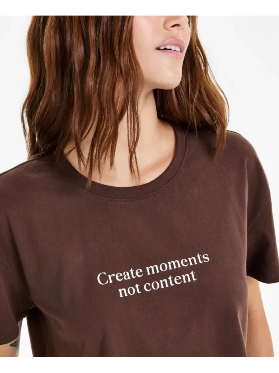 Женская хлопковая укороченная футболка с принтом Create Moments And Now This — изображение 3 из 4, коричневый