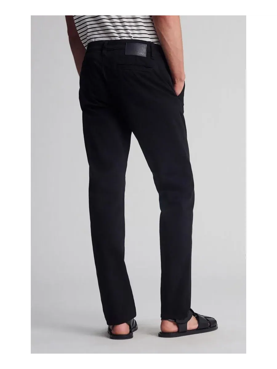 Мужские брюки-чиносы прямого кроя Milton Slim Straight из твила Mavi Jeans — изображение 2 из 5, черный