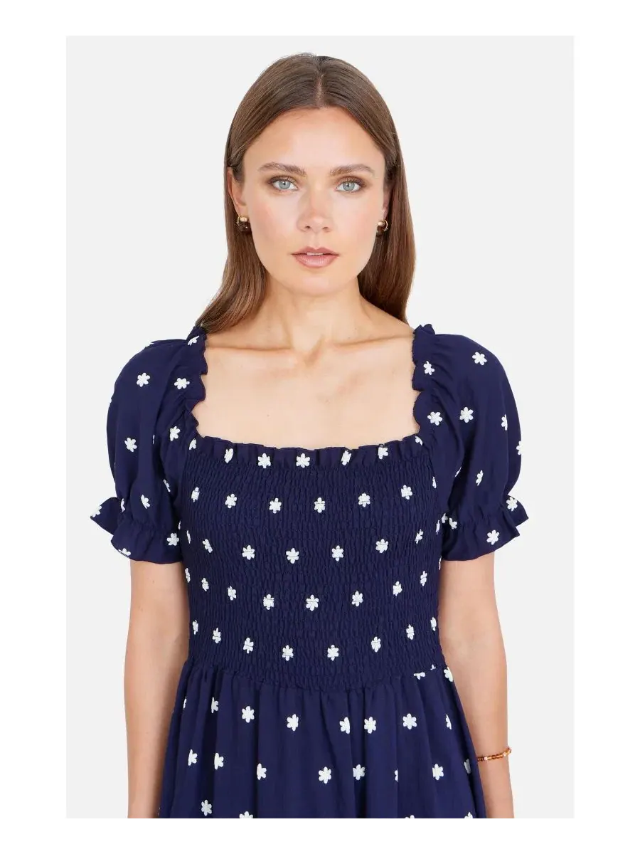 Макси-платье с принтом, модель Border Hemline Smocked Yumi — изображение 5 из 8, темно-синий