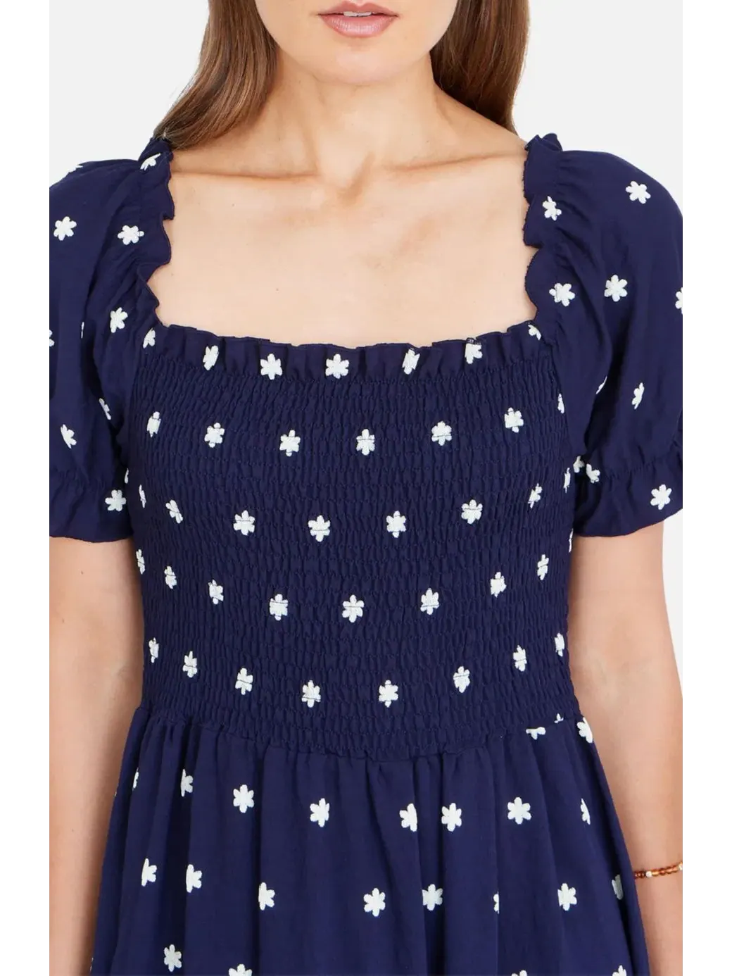 Макси-платье с принтом, модель Border Hemline Smocked Yumi — изображение 8 из 8, темно-синий