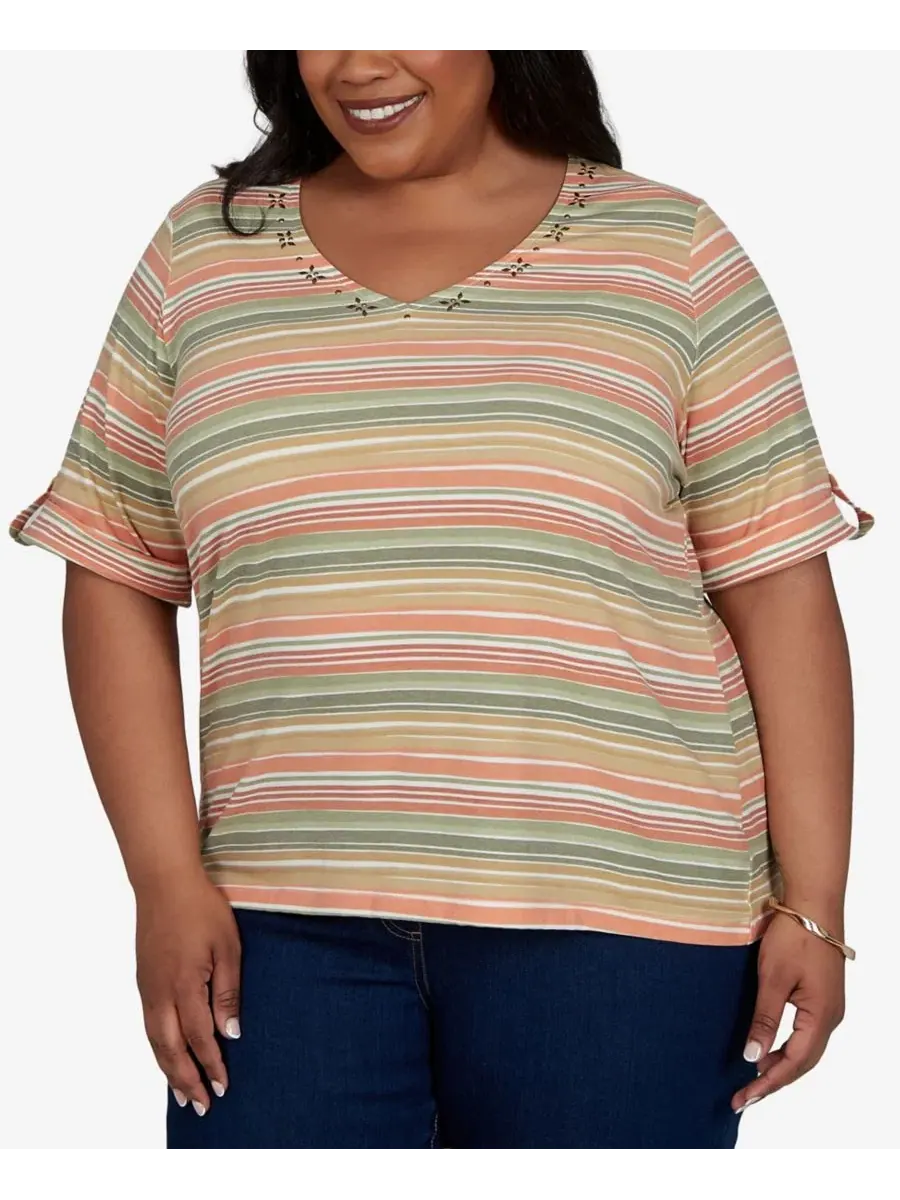 Топ с V-образным вырезом и принтом Plus Size Printed Short-Sleeve Top HEARTS OF PALM — изображение 2 из 4, мульти