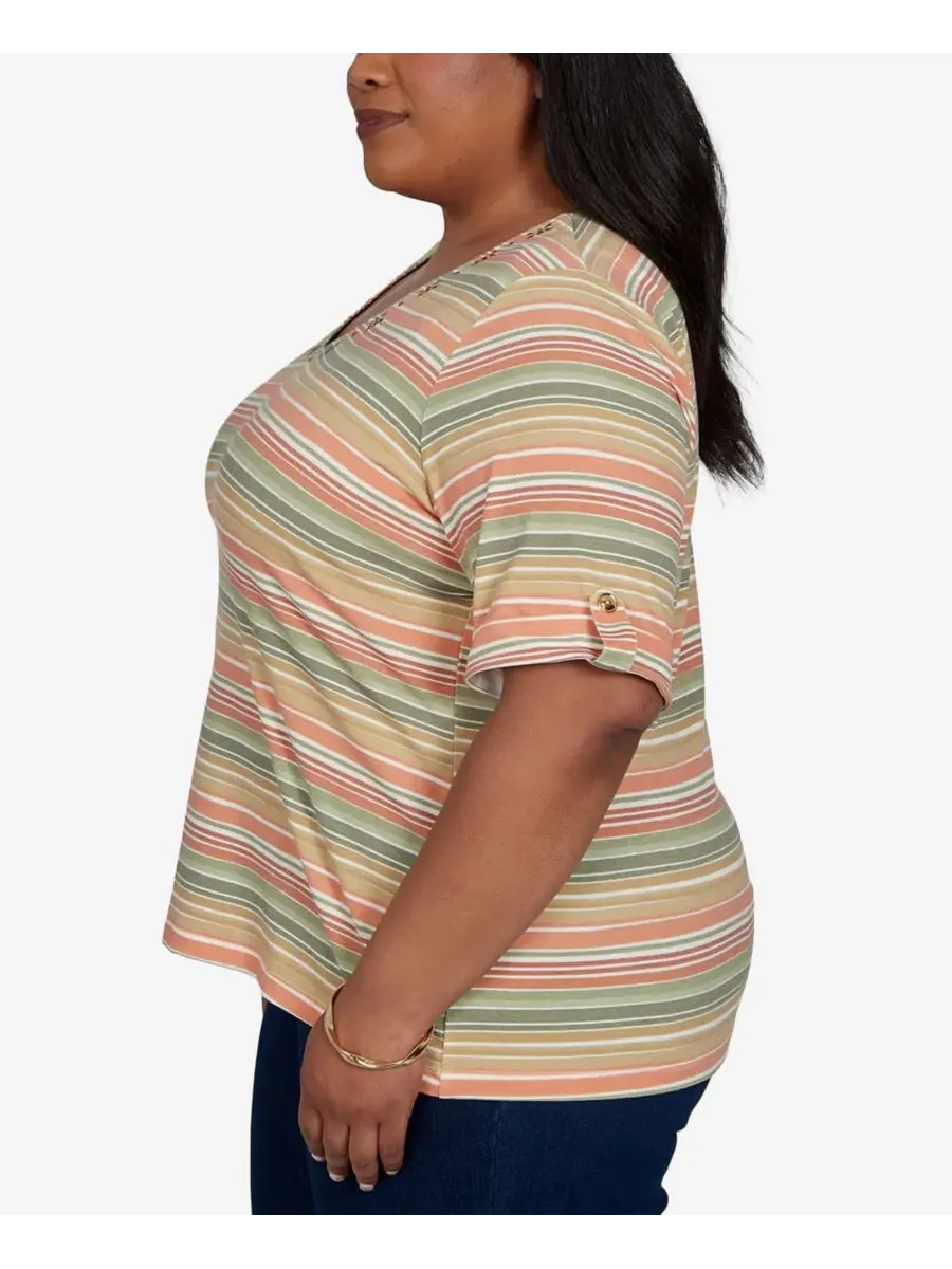 Топ с V-образным вырезом и принтом Plus Size Printed Short-Sleeve Top HEARTS OF PALM — изображение 3 из 4, мульти