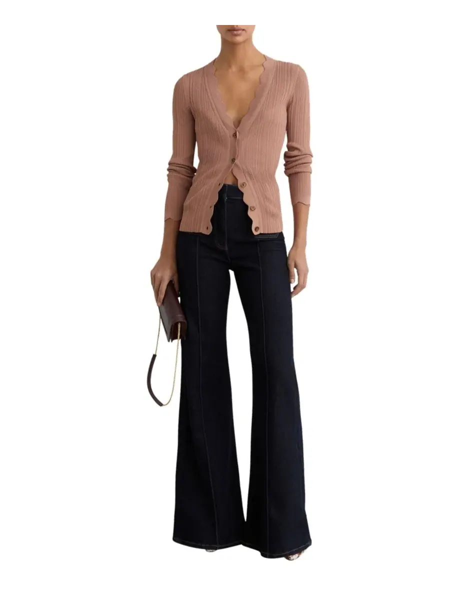 Кардиган с V-образным вырезом Vinny Rib-Knit Scallop-Trim REISS — изображение 2 из 6, розовый