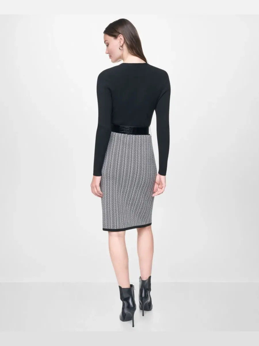 Платье-свитер с V-образным вырезом и поясом DKNY — изображение 5 из 5, черный