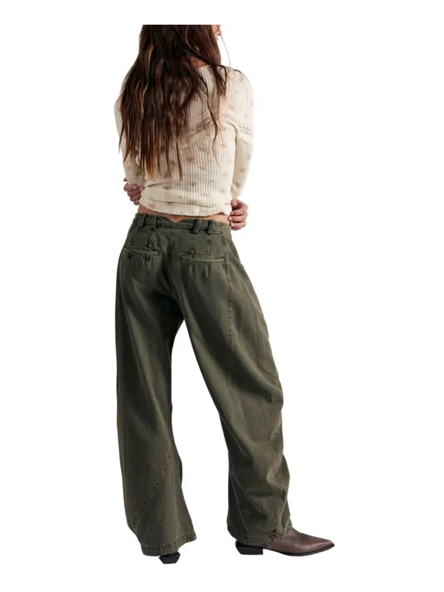 Женские брюки чинос с бочкообразным кроем Spotlight Mid-Rise Barrel Chino Free People — изображение 5 из 6, оливковый