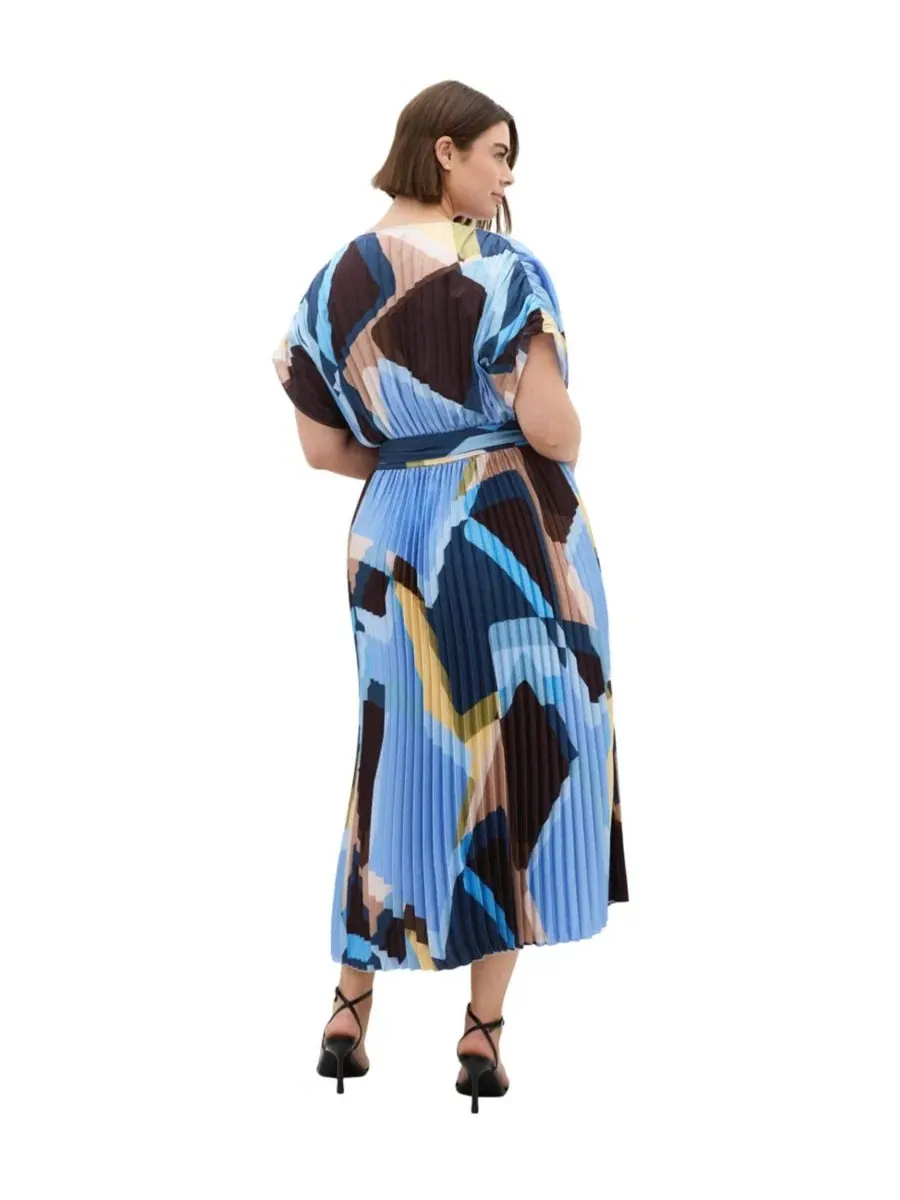 Платье миди с запахом и плиссе Hailey Geo Abstract Print Pleat Wrap CITY CHIC — изображение 2 из 4, синий