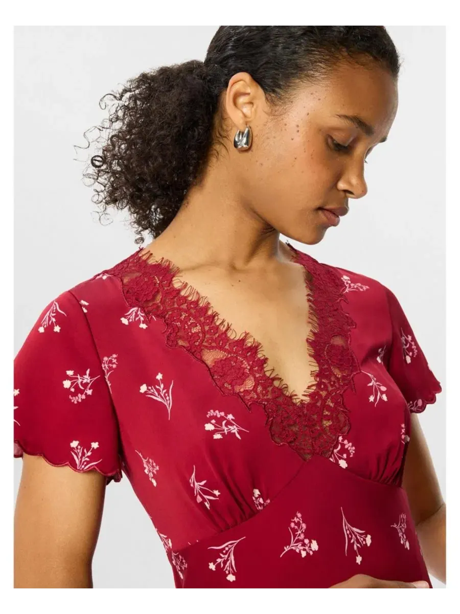 Платье-трапеция с V-образным вырезом Floral Midi Whistles — изображение 5 из 7, бордовый/мульти