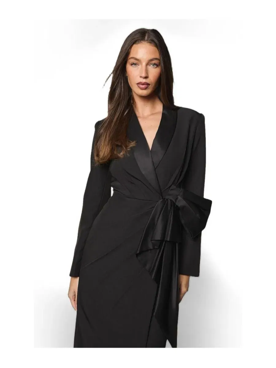 Платье миди из атласа с бантом Muse Bow Front Satin Maxi Dress Coast — изображение 2 из 4, черный