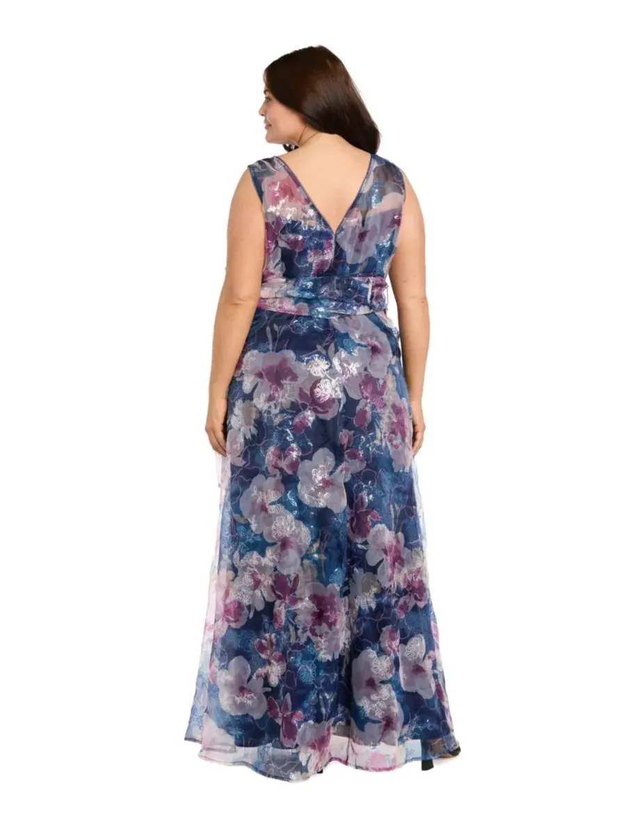 Платье-трапеция с иллюзорным вырезом и бисером Plus Size Illusion Neckline Beaded Gown R & M — изображение 3 из 3