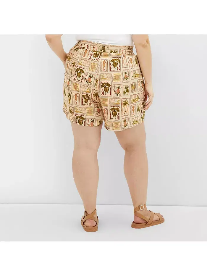 Короткие шорты с принтом Bella Plus Size CITY CHIC — изображение 2 из 4, коричневый/бежевый