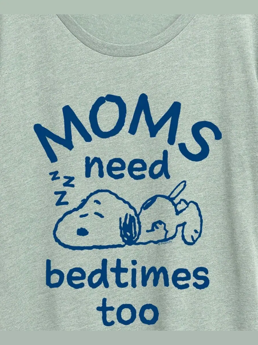 Футболка с коротким рукавом и принтом «Peanuts Plus Size Moms Need Bedtimes Too Snoopy» Hybrid — изображение 2 из 3, зеленый