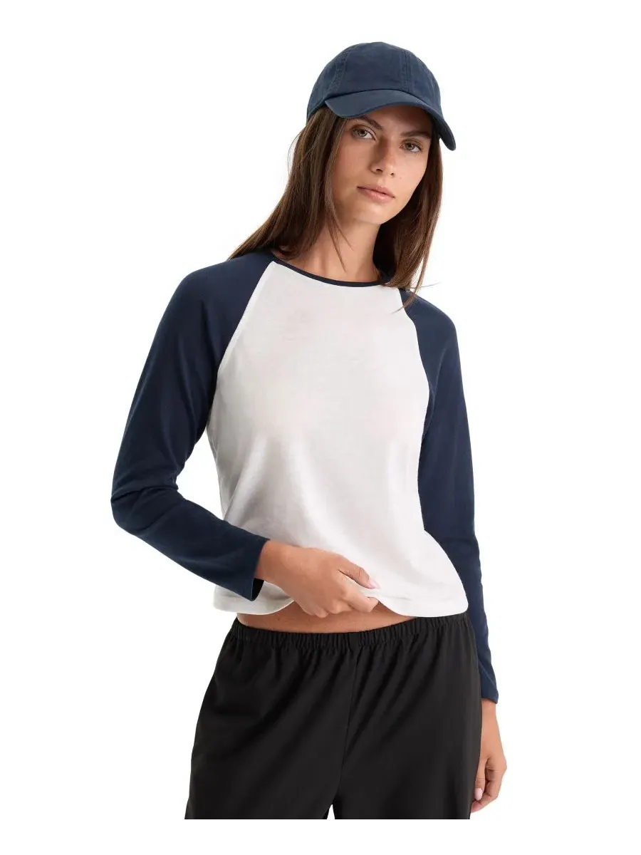 Футболка женская с длинным рукавом реглан, модель Raglan Long-Sleeve Crewneck Good American