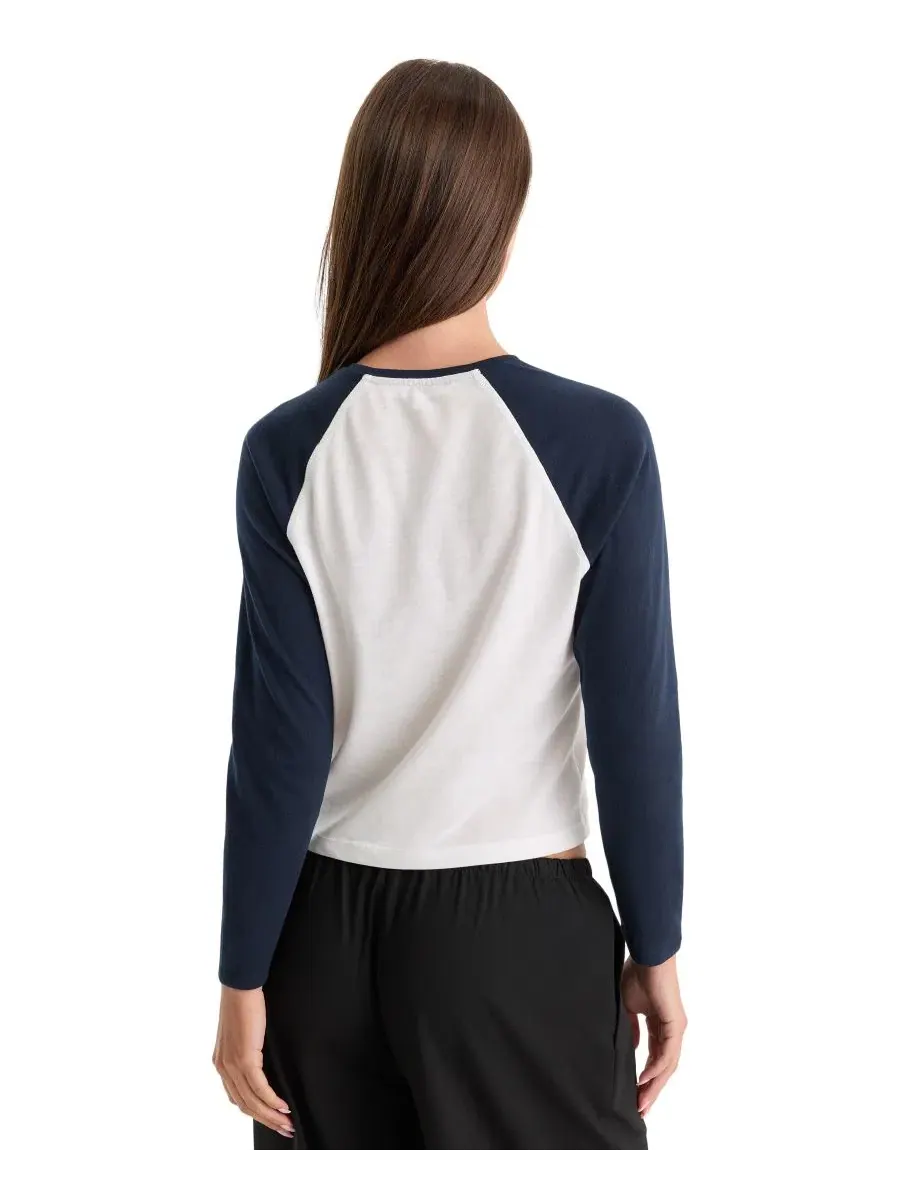 Футболка женская с длинным рукавом реглан, модель Raglan Long-Sleeve Crewneck Good American — изображение 4 из 4, мел