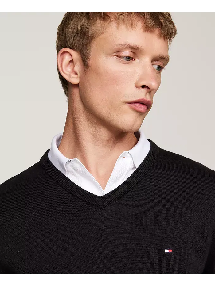 Мужской базовый однотонный свитер с V-образным вырезом Tommy Hilfiger — изображение 3 из 5, черный